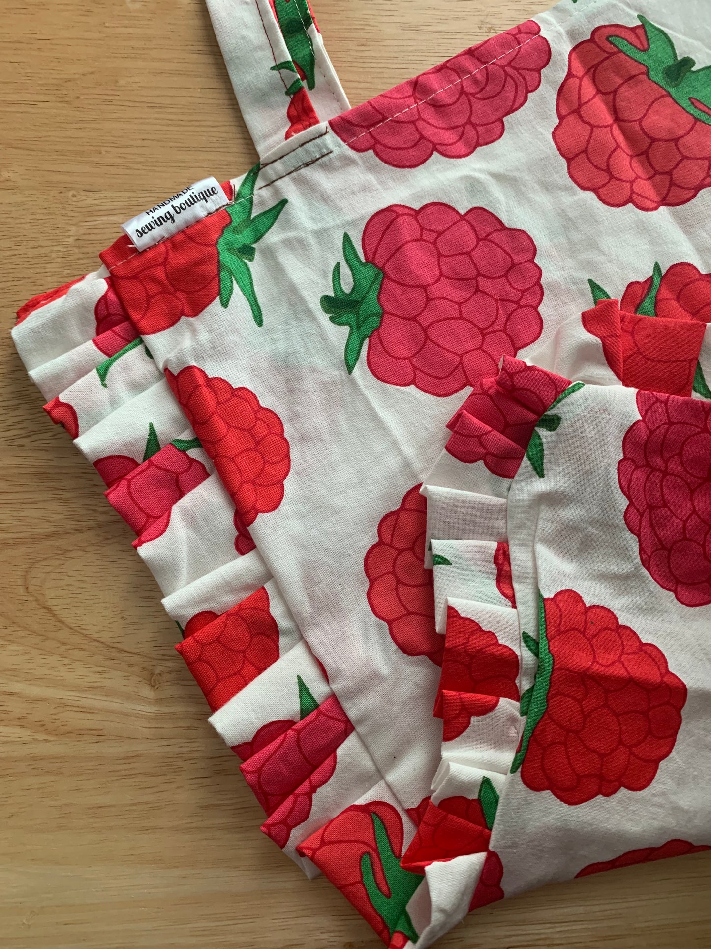 Berry ruffle tote bag